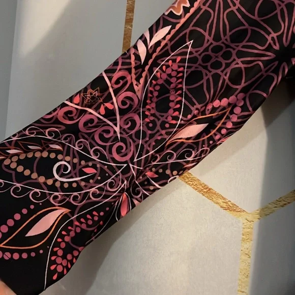 Elegant Pink and Black boho Patterned dress - Picture 5 of 8